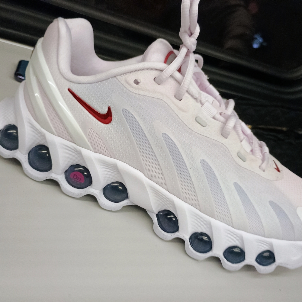 Nike Men's White Athletic Shoes with Red Swoosh and Black Accents